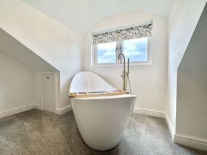 Bath In Master - click for photo gallery